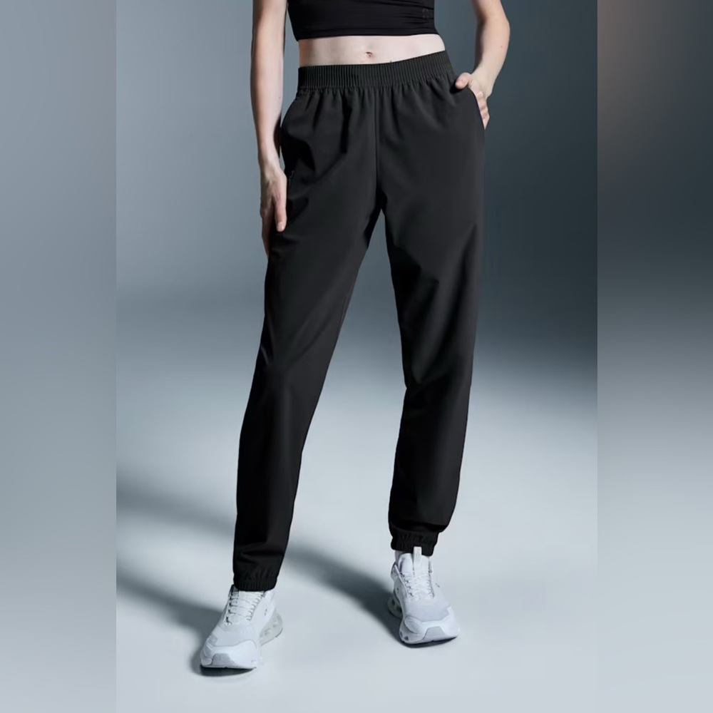 NWT On Running Black Focus Joggers